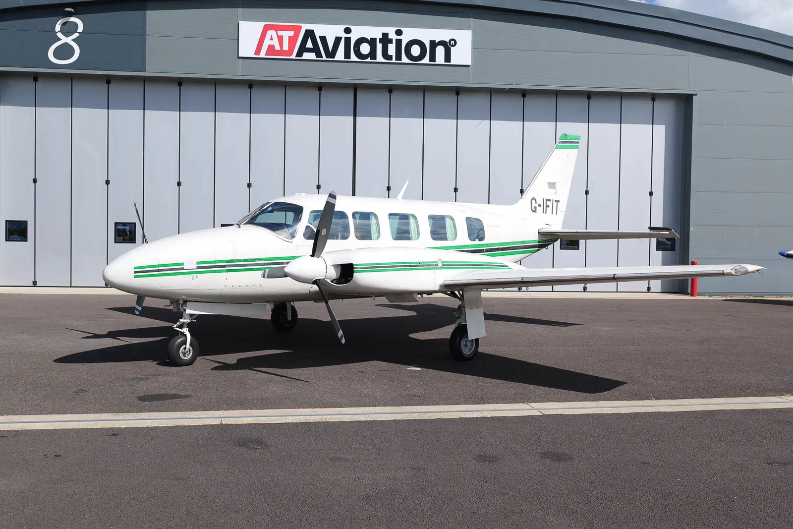 Piper PA31-350 Navajo Chieftain G-IFIT